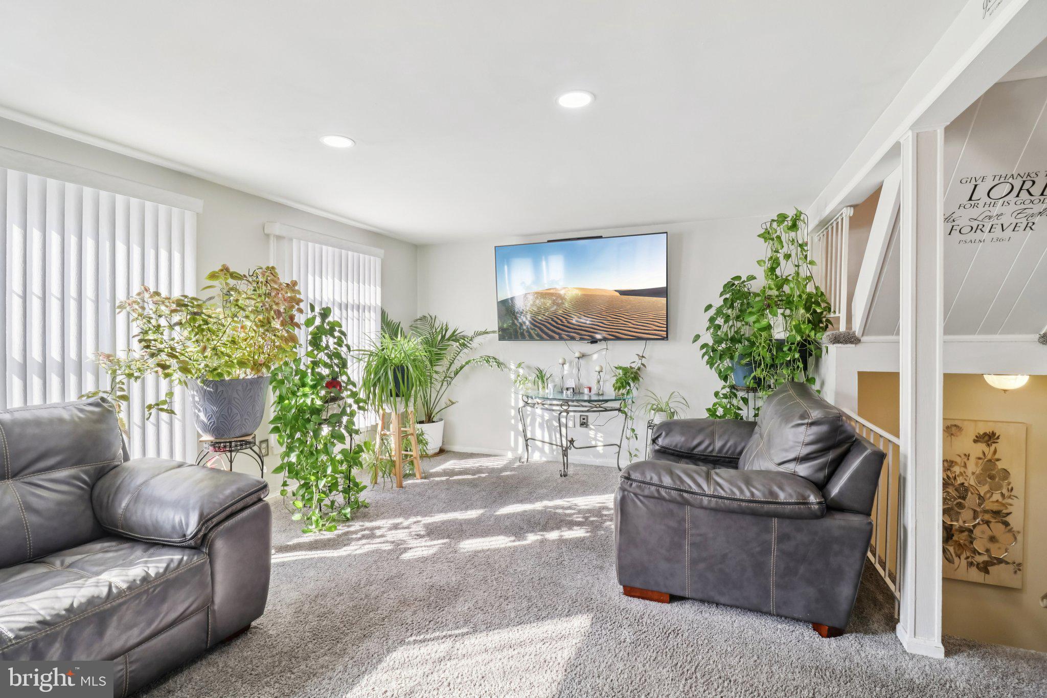 1456 Potomac Heights Drive, Unit 145 Fort Washington, MD 20744 - Photo 8 of 50 a living room with furniture and a potted plant