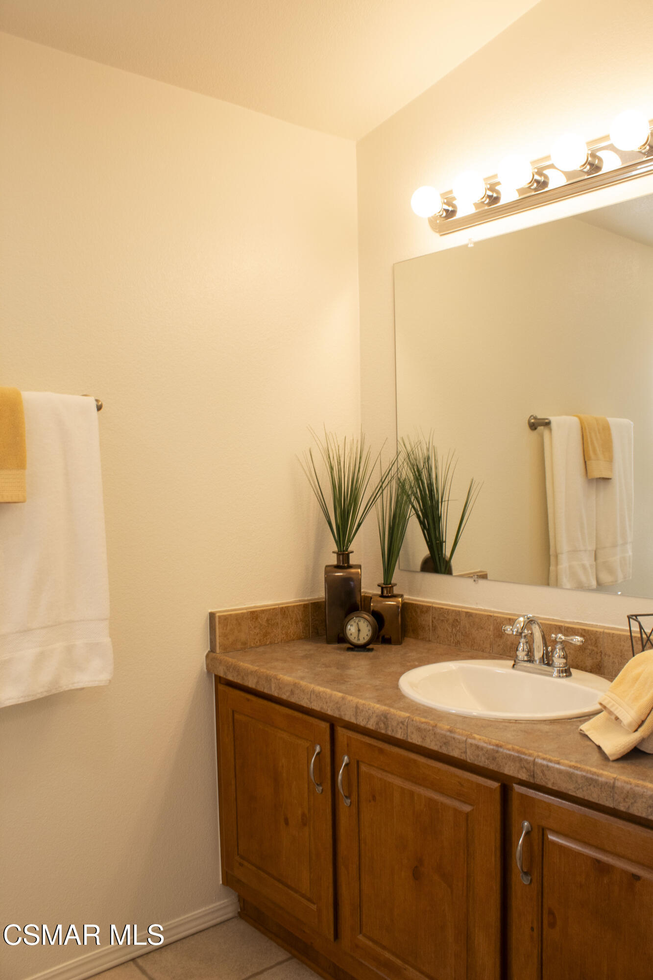 59 Farland Drive Thousand Oaks, CA 91320 - Photo 12 of 24 a bathroom with a granite countertop sink and a mirror