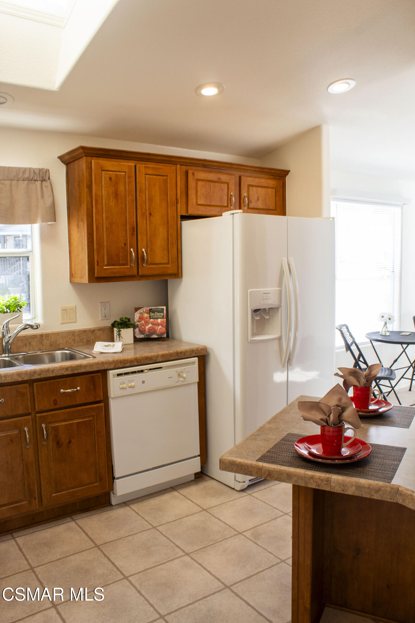 59 Farland Drive Thousand Oaks, CA 91320 - Photo 4 of 24 a kitchen with a sink stove and refrigerator