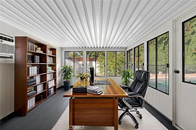 $999,000 | 6417 Graves Avenue, Lake Balboa, CA 91406