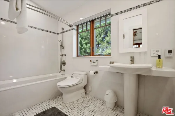 $10,500 | 130 South Arroyo Boulevard, Pasadena, CA 91105