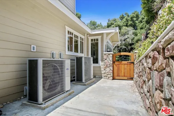 $10,500 | 130 South Arroyo Boulevard, Pasadena, CA 91105