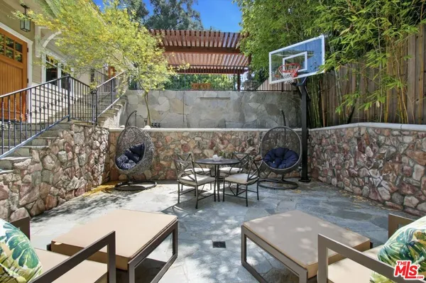 $10,500 | 130 South Arroyo Boulevard, Pasadena, CA 91105