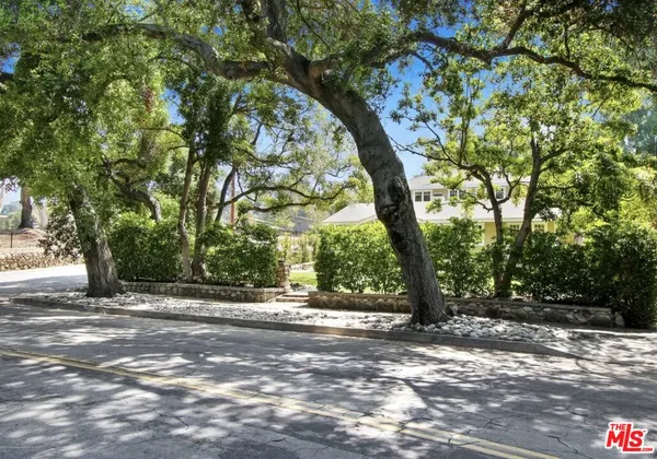 $10,500 | 130 South Arroyo Boulevard, Pasadena, CA 91105