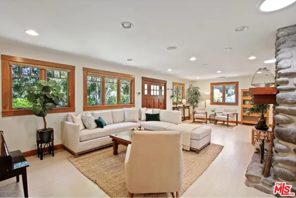 $10,500 | 130 South Arroyo Boulevard, Pasadena, CA 91105