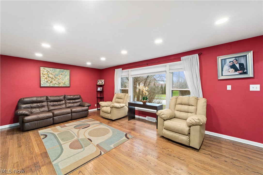 2414 Elmdale Road Cleveland, OH 44118 - Photo 4 of 23 Gallery Image 4