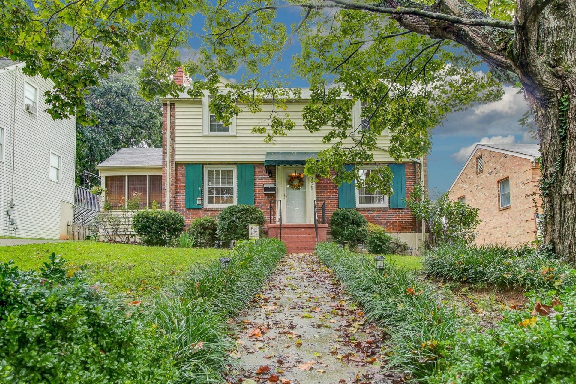 2628 Weaver Road Southwest Roanoke, VA 24015 - Photo 2 of 35 002-289557-2628 Weaver Road Southwest-31