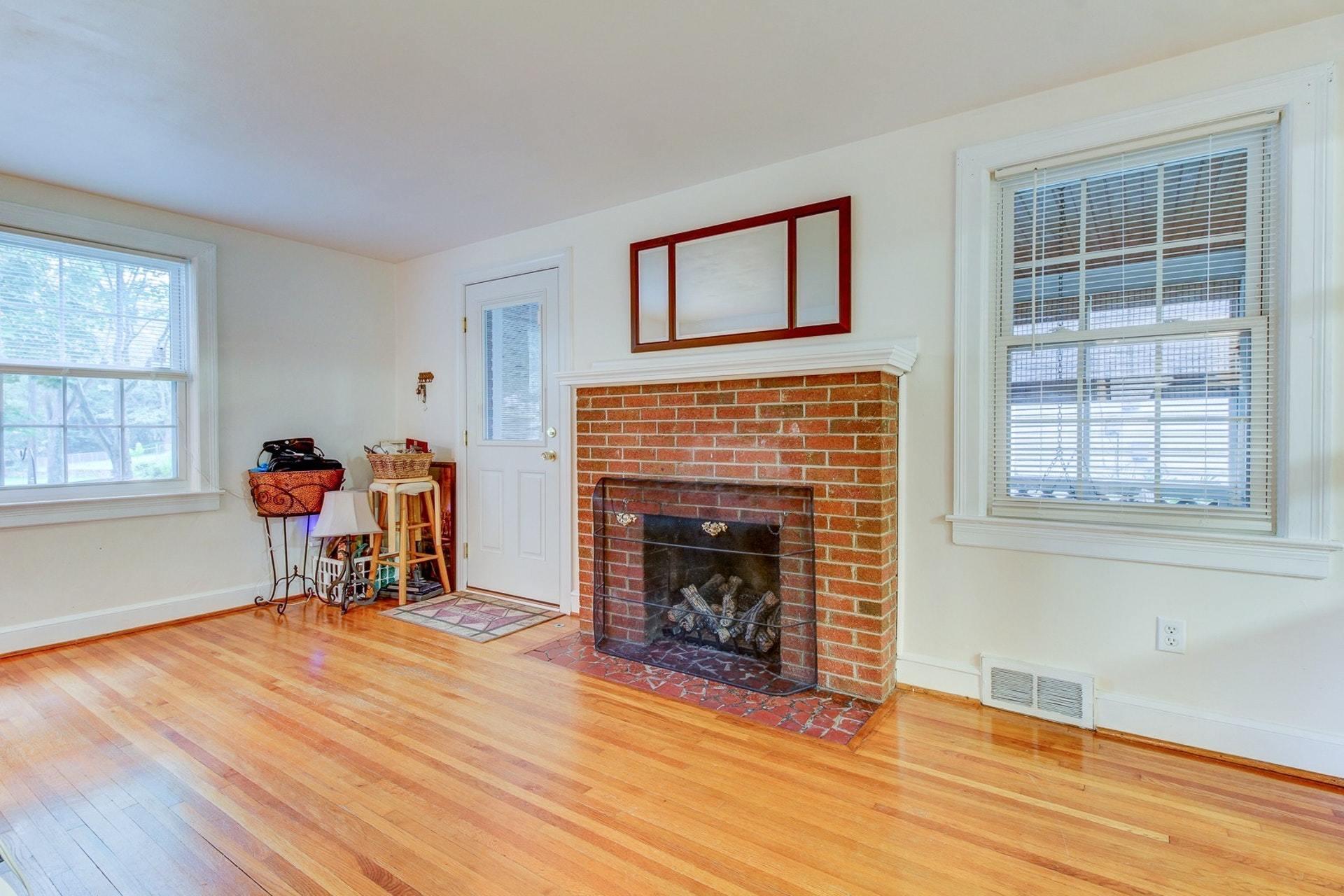 2628 Weaver Road Southwest Roanoke, VA 24015 - Photo 4 of 35 004-289557-2628 Weaver Road Southwest-2_