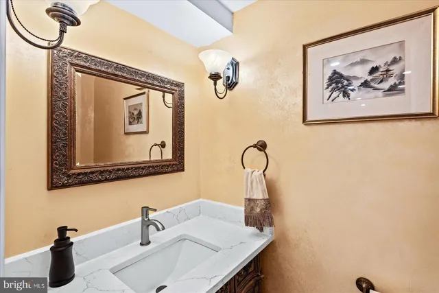 aerial view of a residential houses with yard