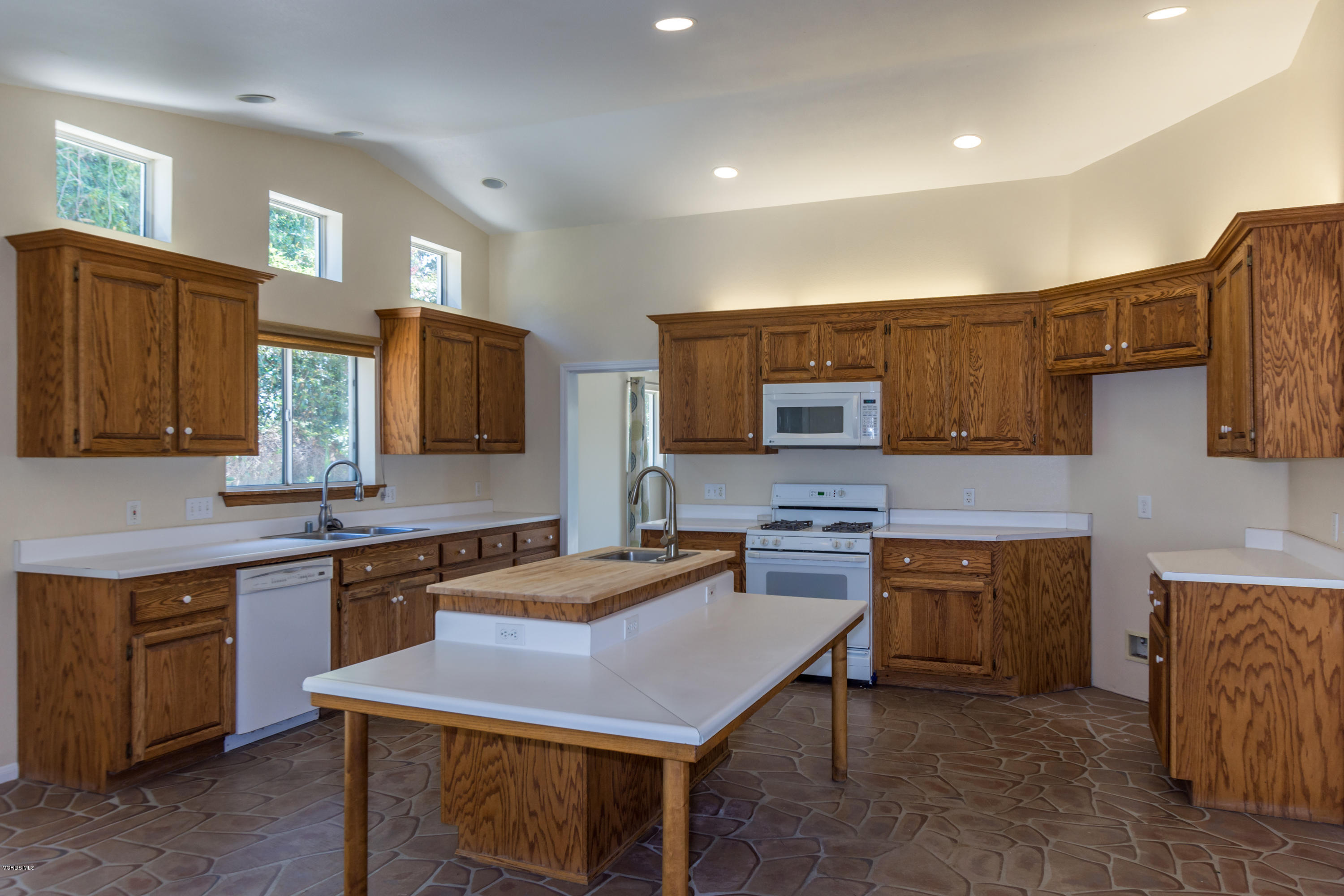 742 Foothill Road Santa Paula, CA 93060 - Photo 2 of 24 8_print_5