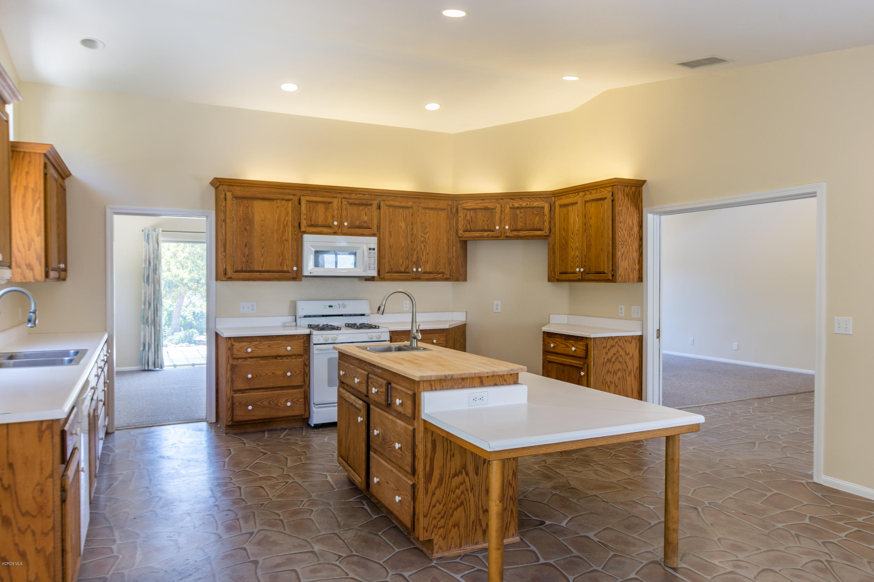 742 Foothill Road Santa Paula, CA 93060 - Photo 6 of 24 9_print_177001