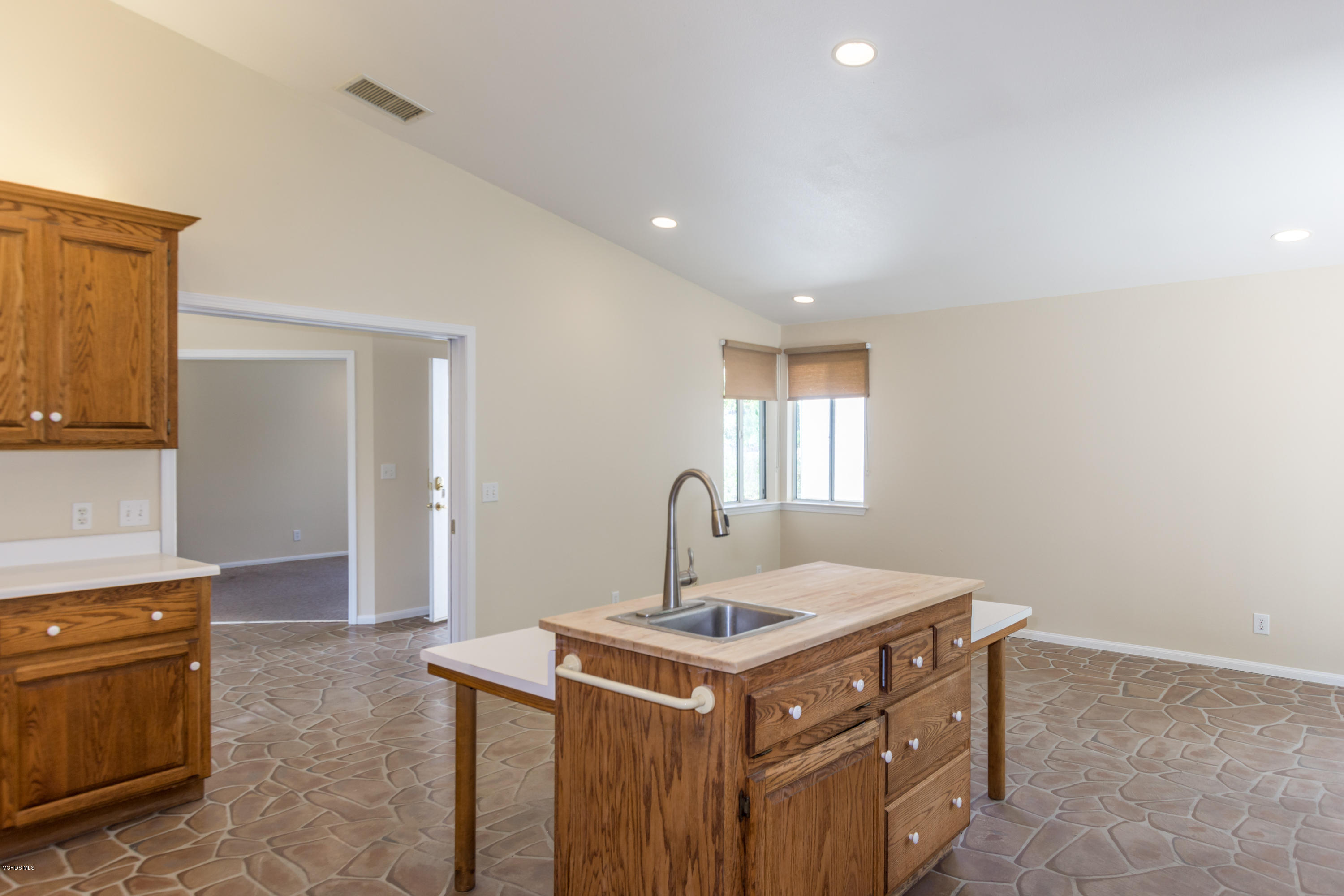 742 Foothill Road Santa Paula, CA 93060 - Photo 7 of 24 10_print_177002