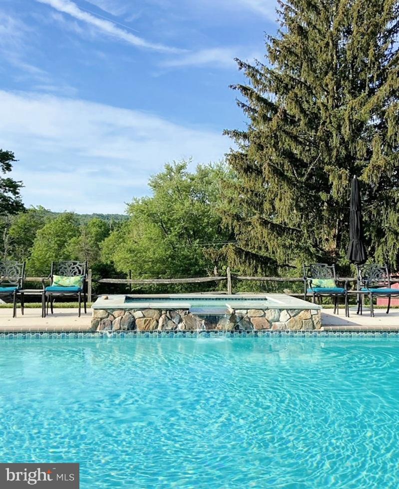 1551 Old Ridge Road Pottstown, PA 19465 - Photo 70 of 78 Cascading Hot Tub
