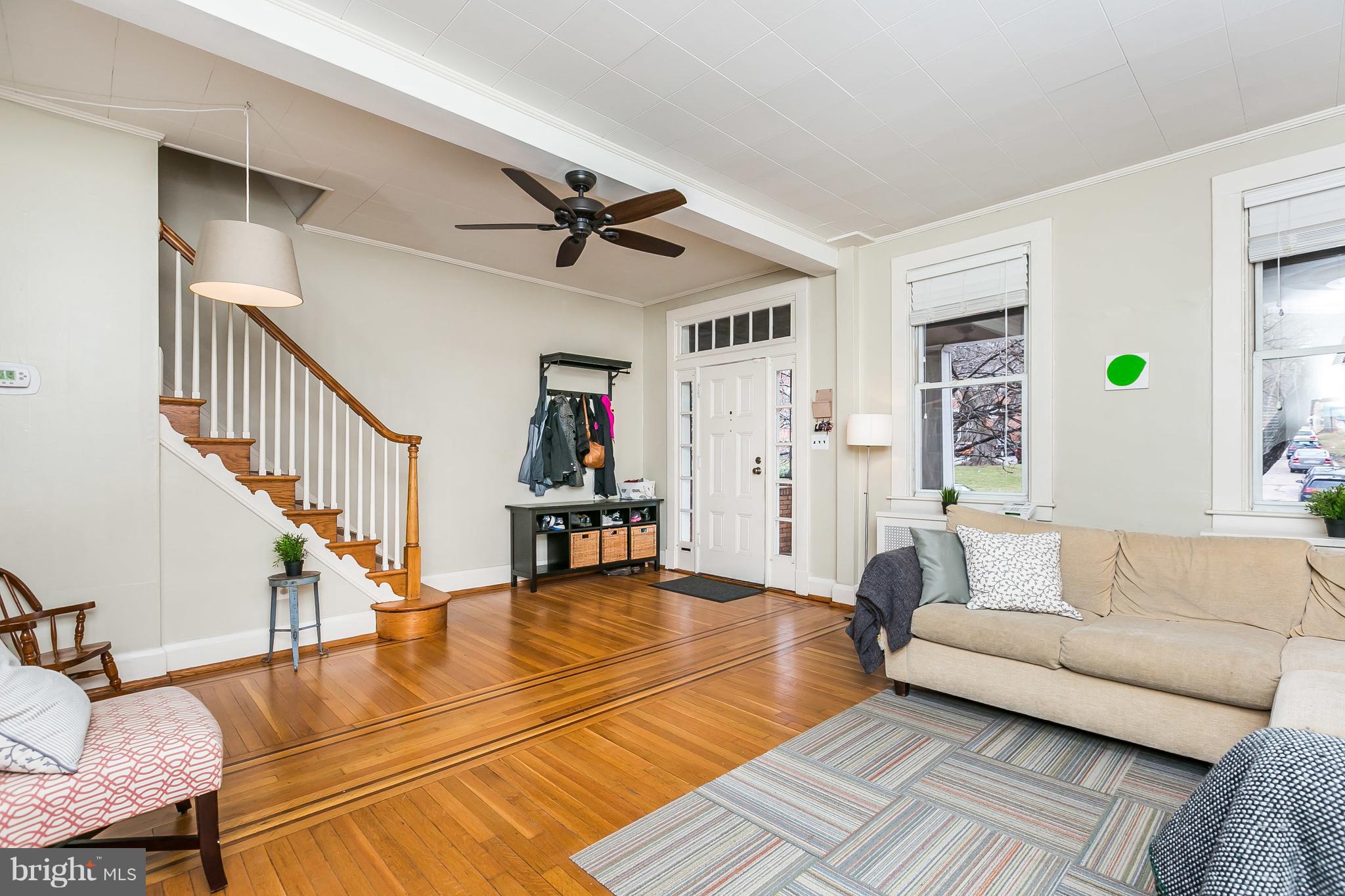 4224 Falls Road Baltimore, MD 21211 - Photo 3 of 49 Large Living Room
