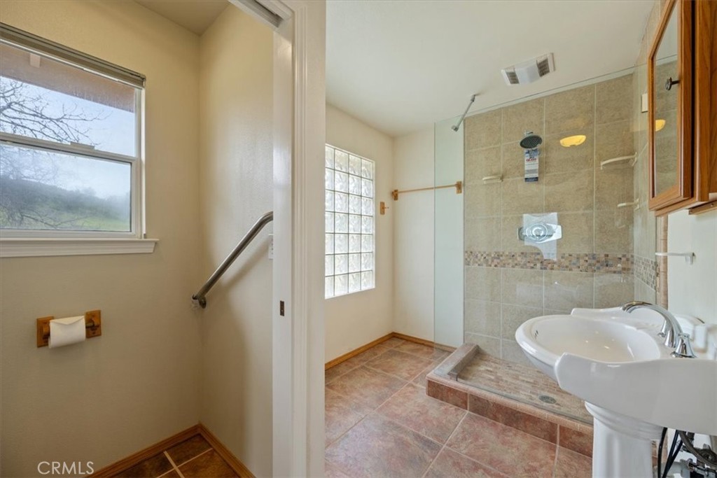 3151 Parkhill Road Santa Margarita, CA 93453 - Photo 17 of 55 Main House master bathroom