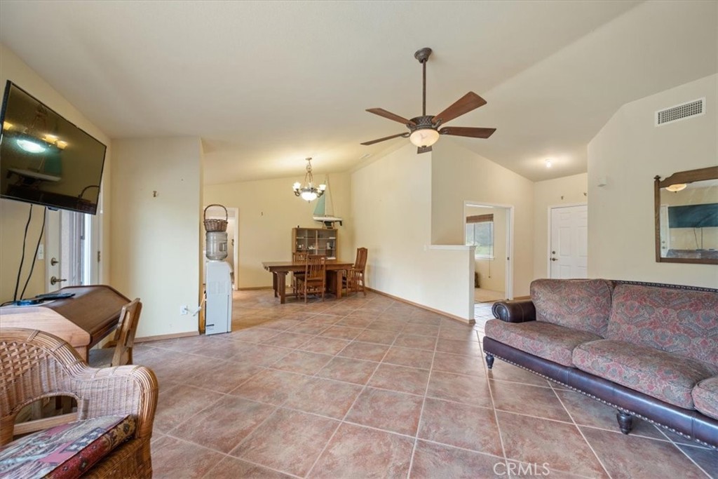 3151 Parkhill Road Santa Margarita, CA 93453 - Photo 10 of 55 Living room Main House