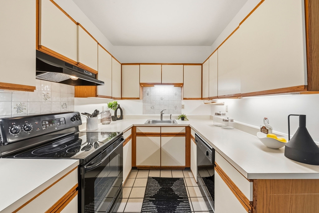 86 Walnut Street, Unit 3 Boston, MA 02122 - Photo 28 of 38