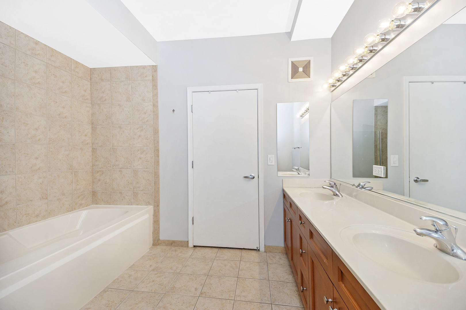 1133 South State Street, Unit 507 Chicago, IL 60605 - Photo 12 of 24