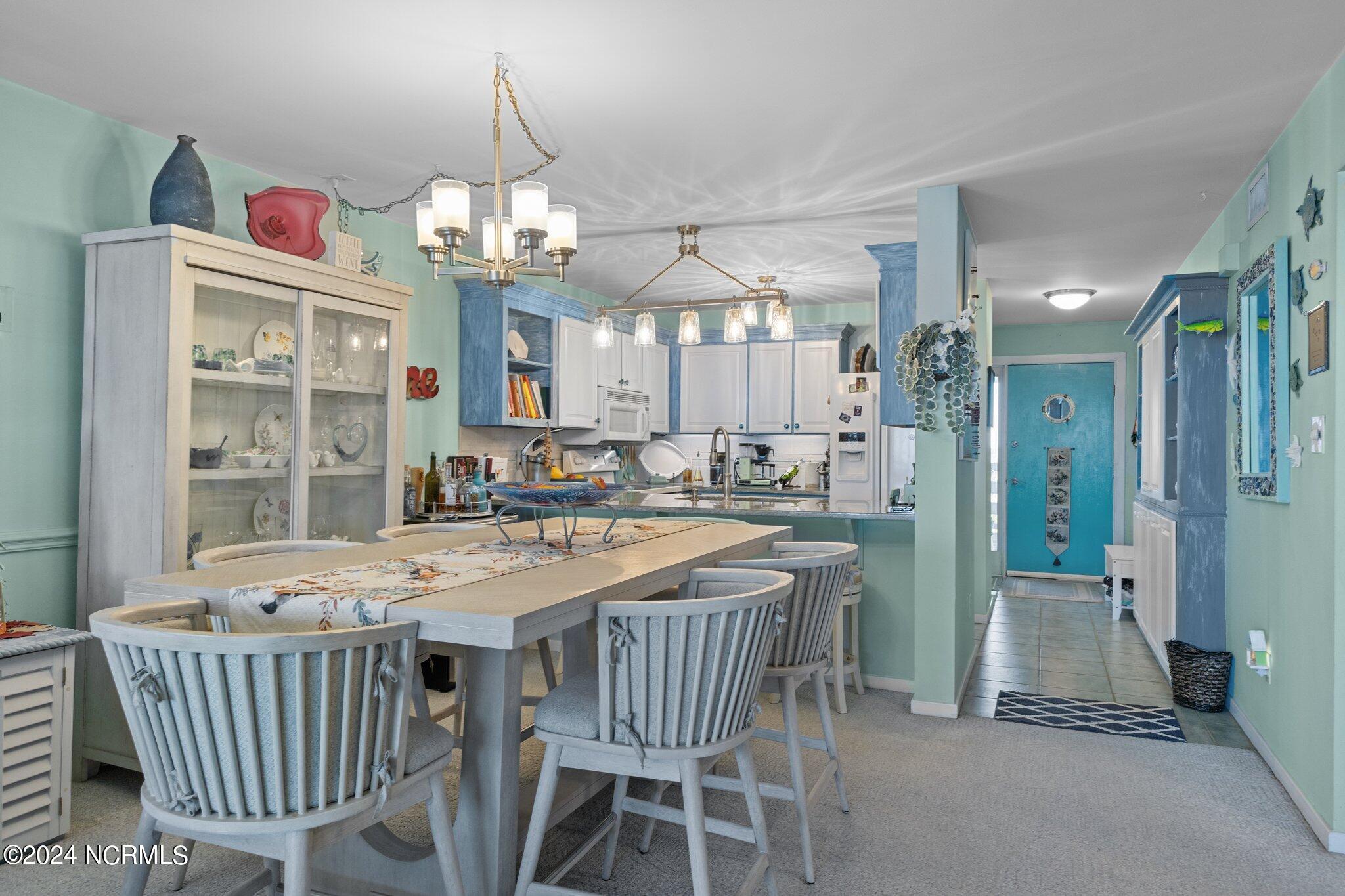 497 Salter Path Road, Unit B22 Pine Knoll Shores, NC 28512 - Photo 6 of 36 Dining/Kitchen