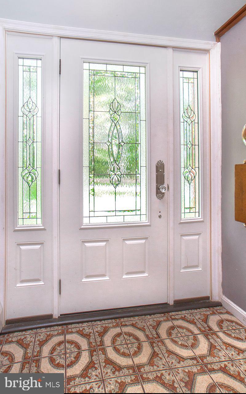 9 Lynn Ridge Court Manchester, MD 21102 - Photo 25 of 51 Artisan Glass Front Door