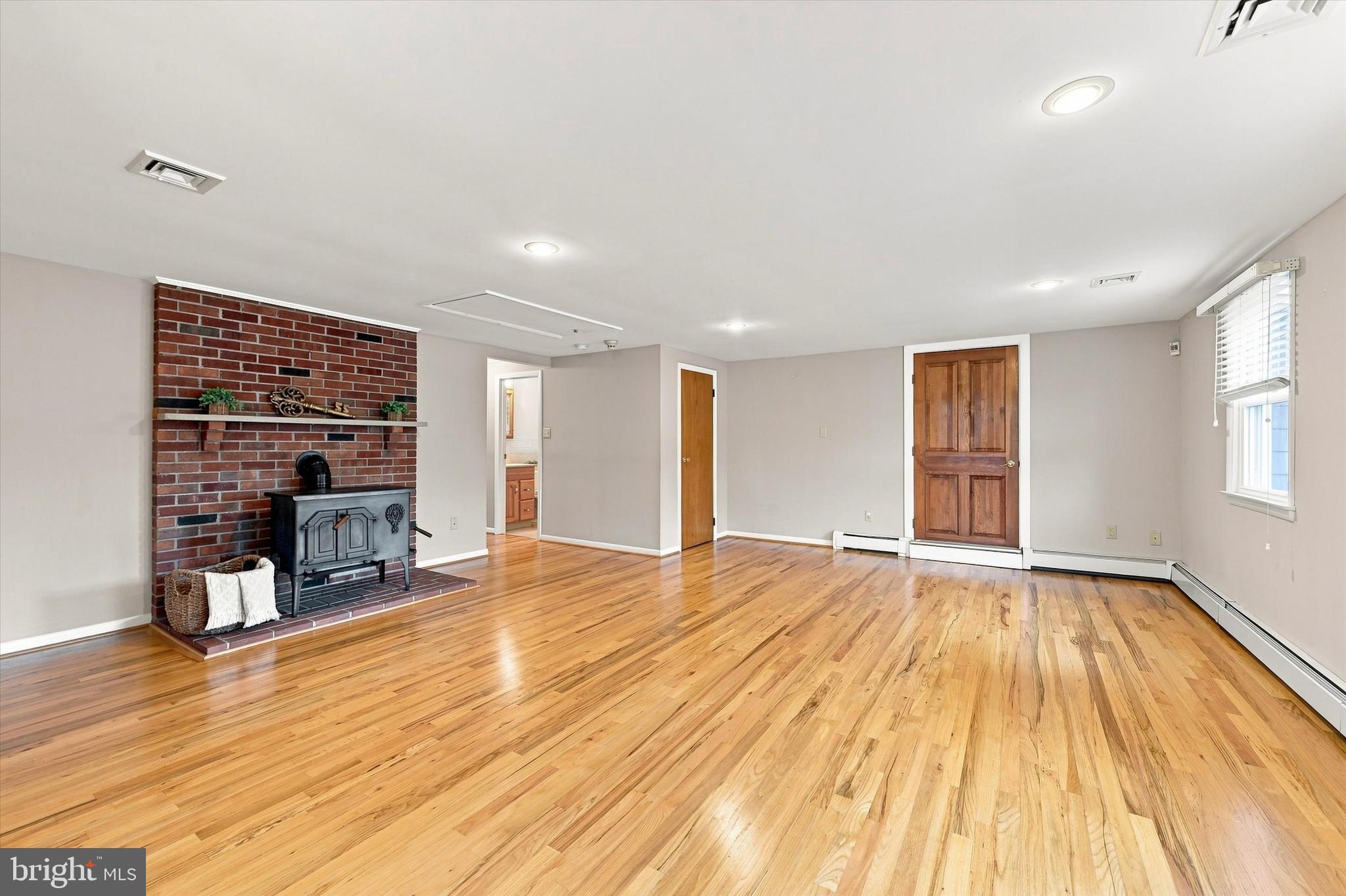 331 Valley Road Media, PA 19063 - Photo 22 of 51 Inlaws - Family room