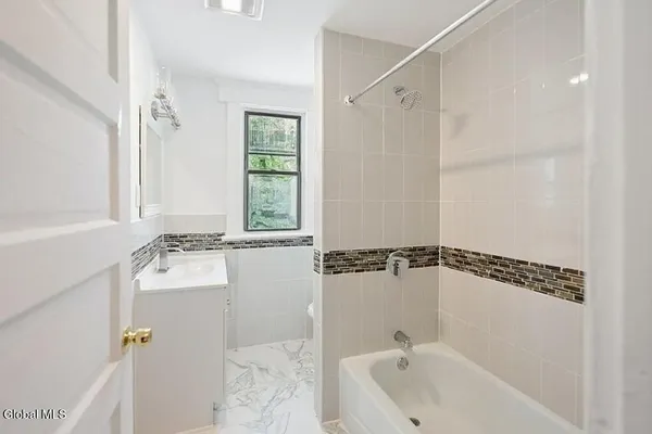 $1,500 | 1851 Becker Street, Unit 1, Schenectady, NY 12304