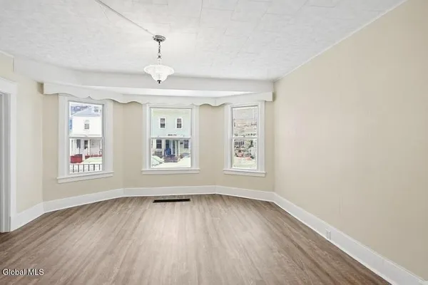 $1,500 | 1851 Becker Street, Unit 1, Schenectady, NY 12304