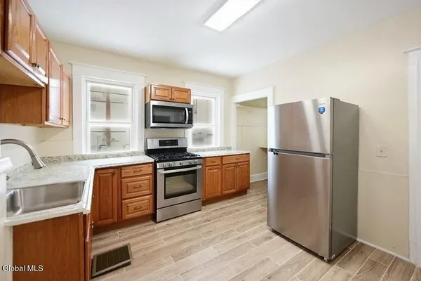 $1,500 | 1851 Becker Street, Unit 1, Schenectady, NY 12304