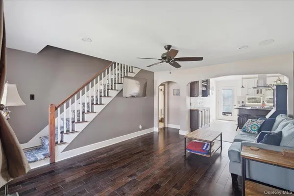 $779,000 | 5 Erlwein Court, Massapequa, NY 11758