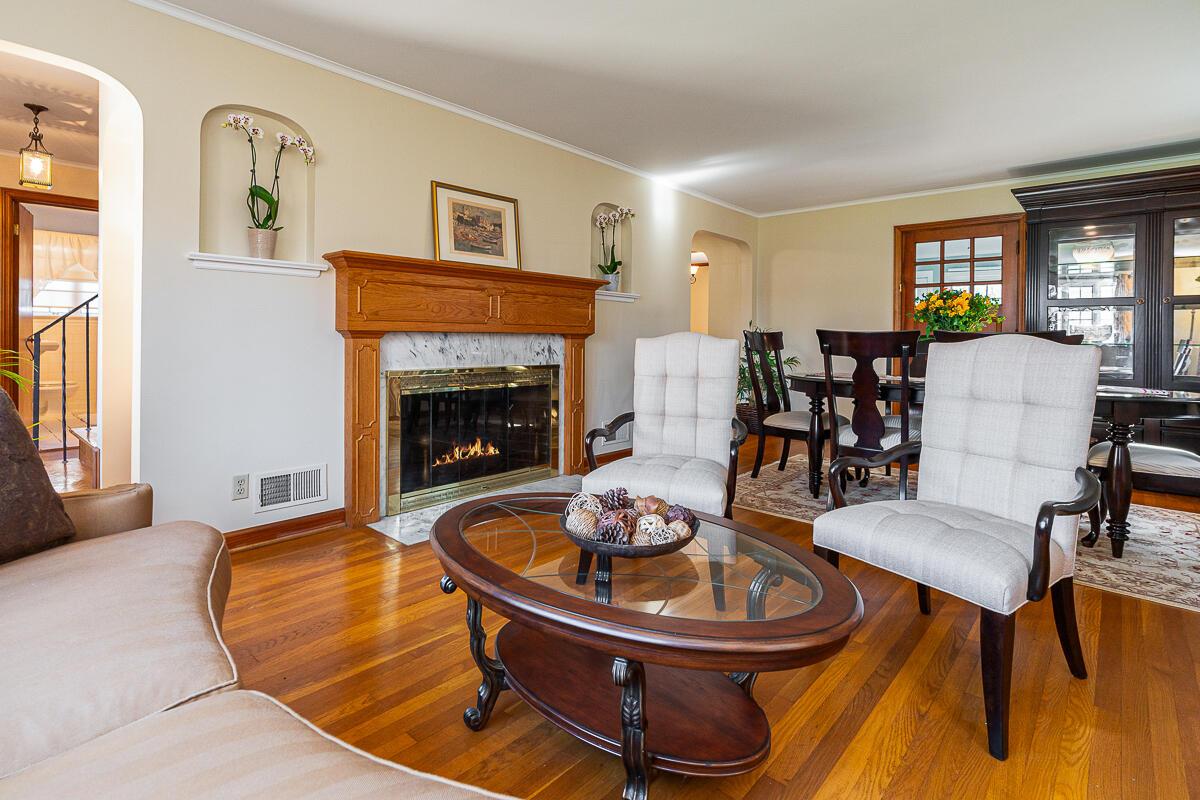 2716 Welsford Road Columbus, OH 43221 - Photo 7 of 46 Great Room