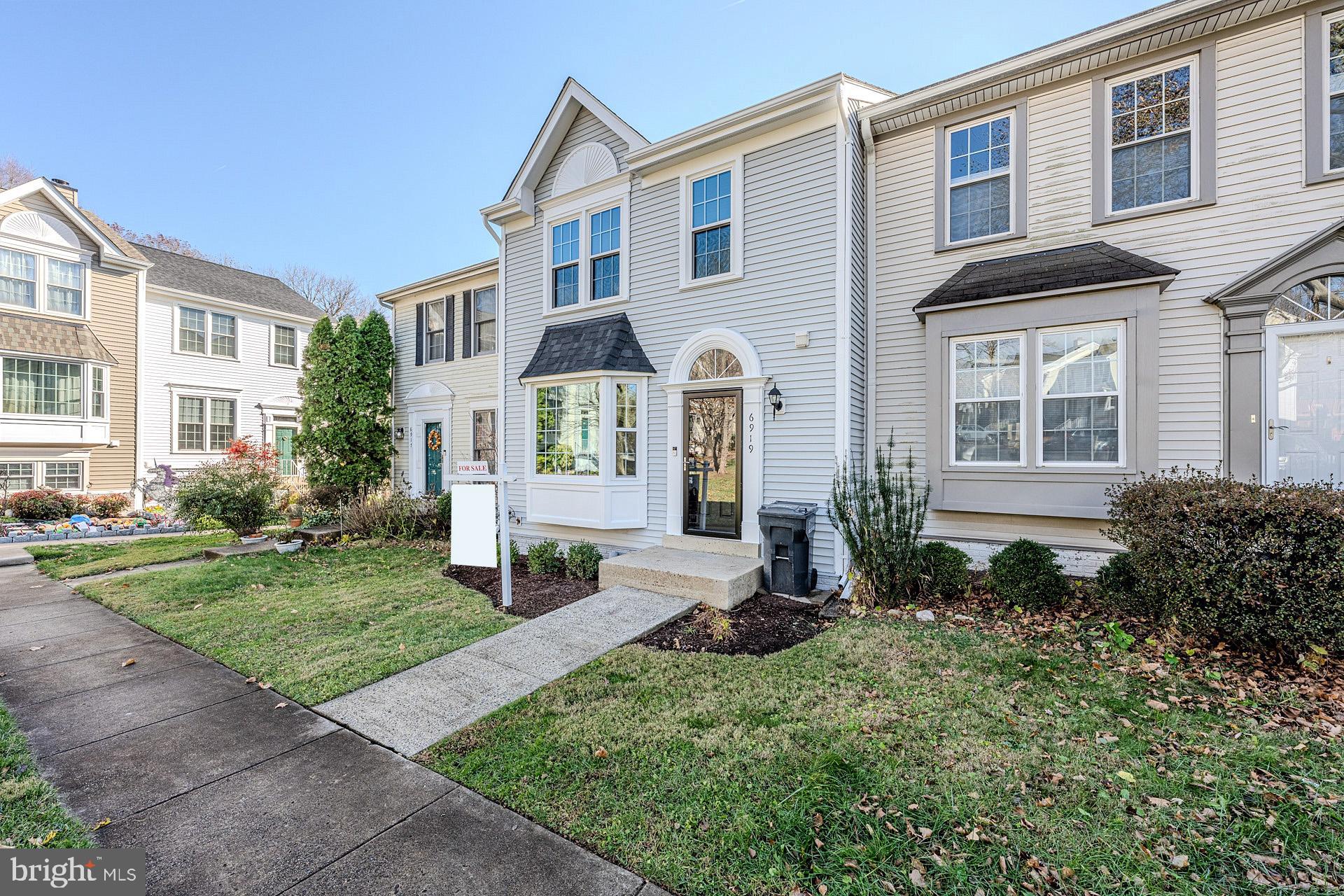 6919 Compton Lane Centreville, VA 20121 - Photo 3 of 30