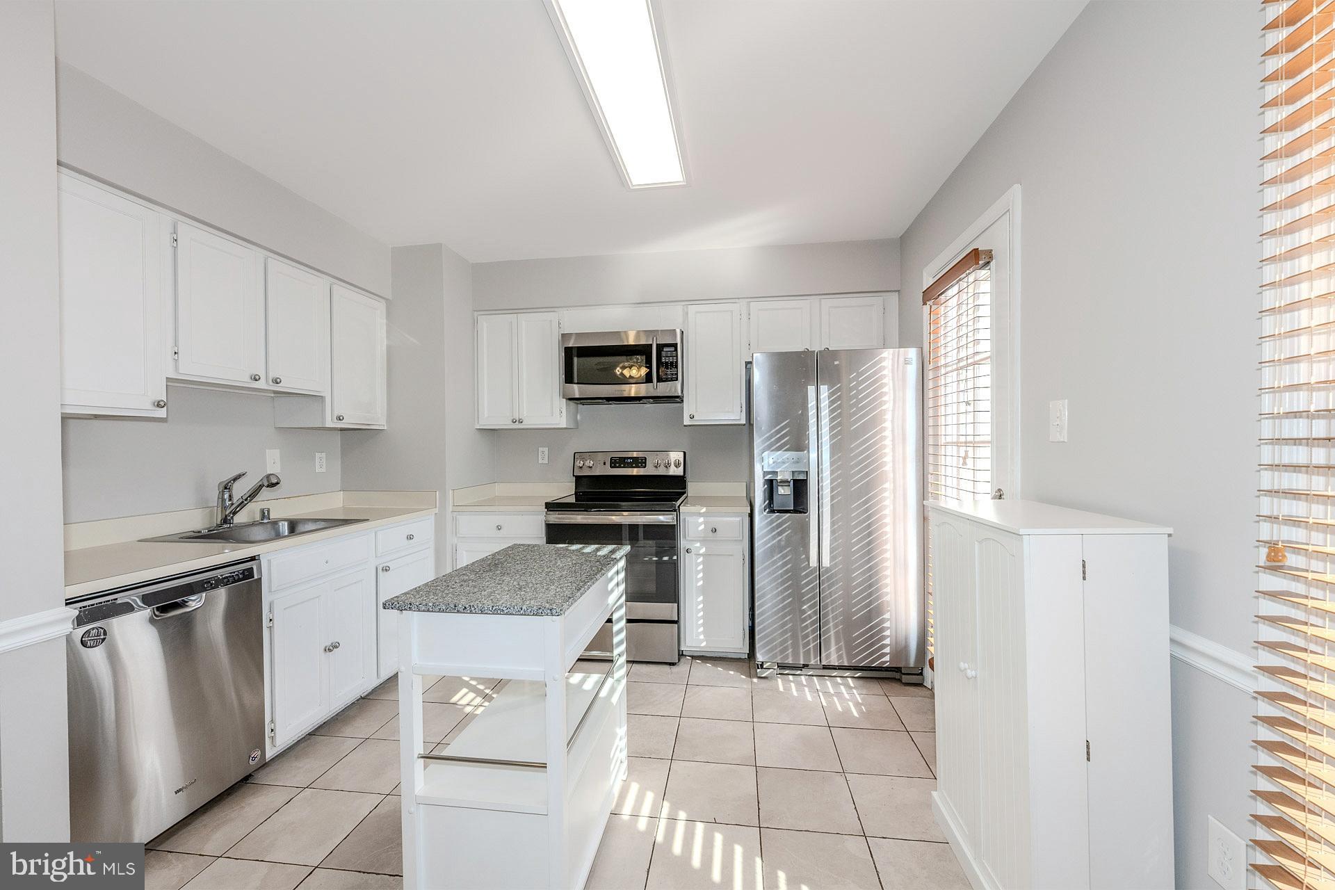 6919 Compton Lane Centreville, VA 20121 - Photo 7 of 30