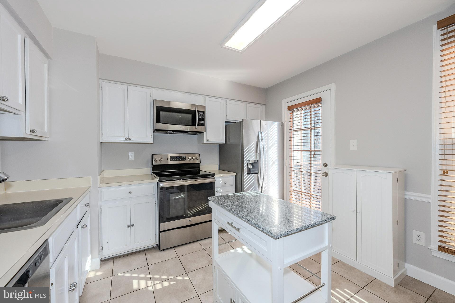 6919 Compton Lane Centreville, VA 20121 - Photo 8 of 30