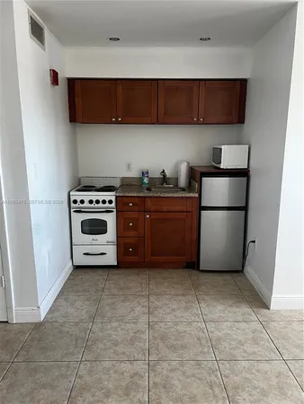 $1,300 | 5769 Southwest 72nd Street, Unit 5769, South Miami, FL 33143