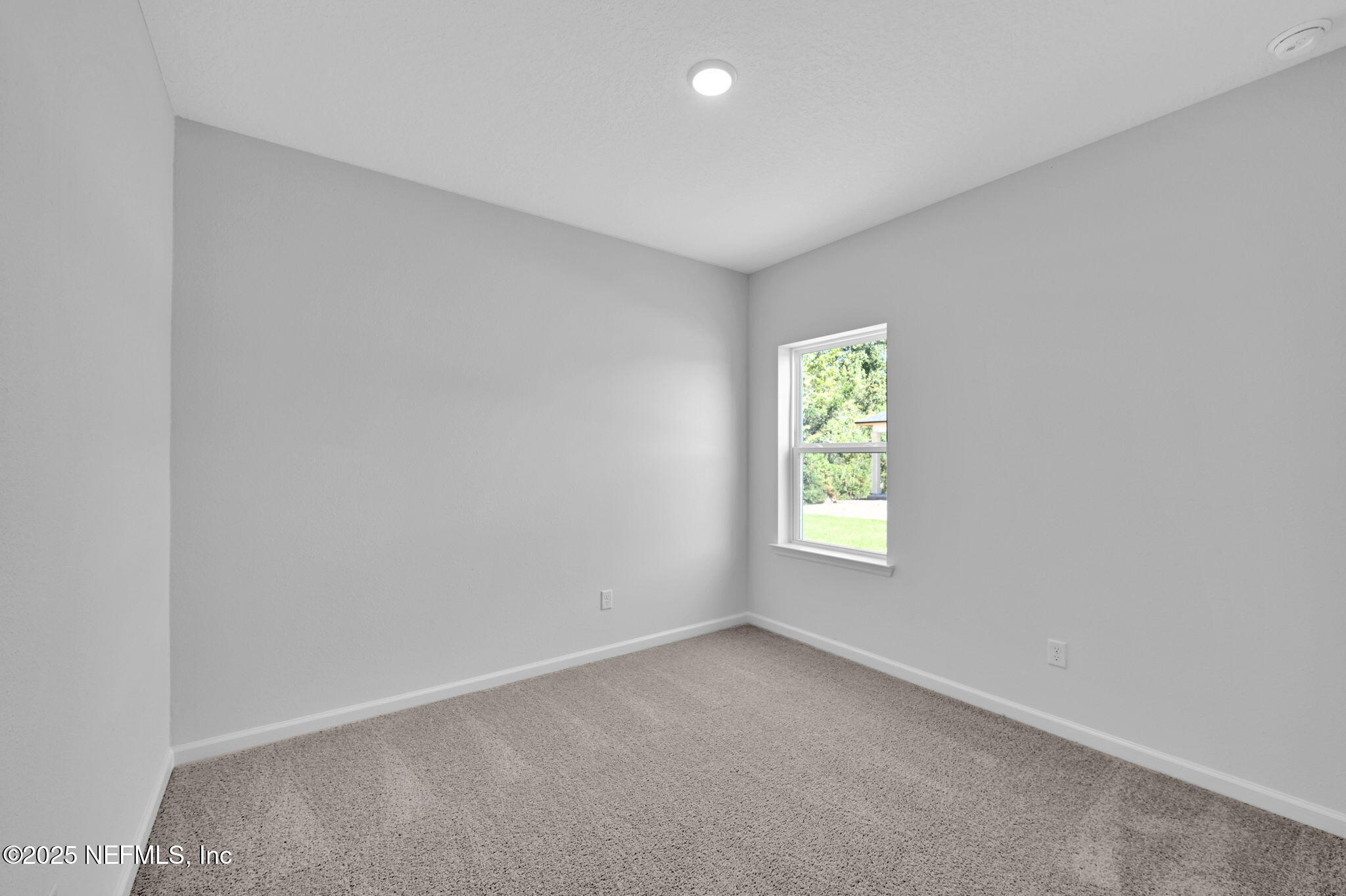 97003 Mcgirts Creek Loop Yulee, FL 32097 - Photo 29 of 40 an empty room with windows