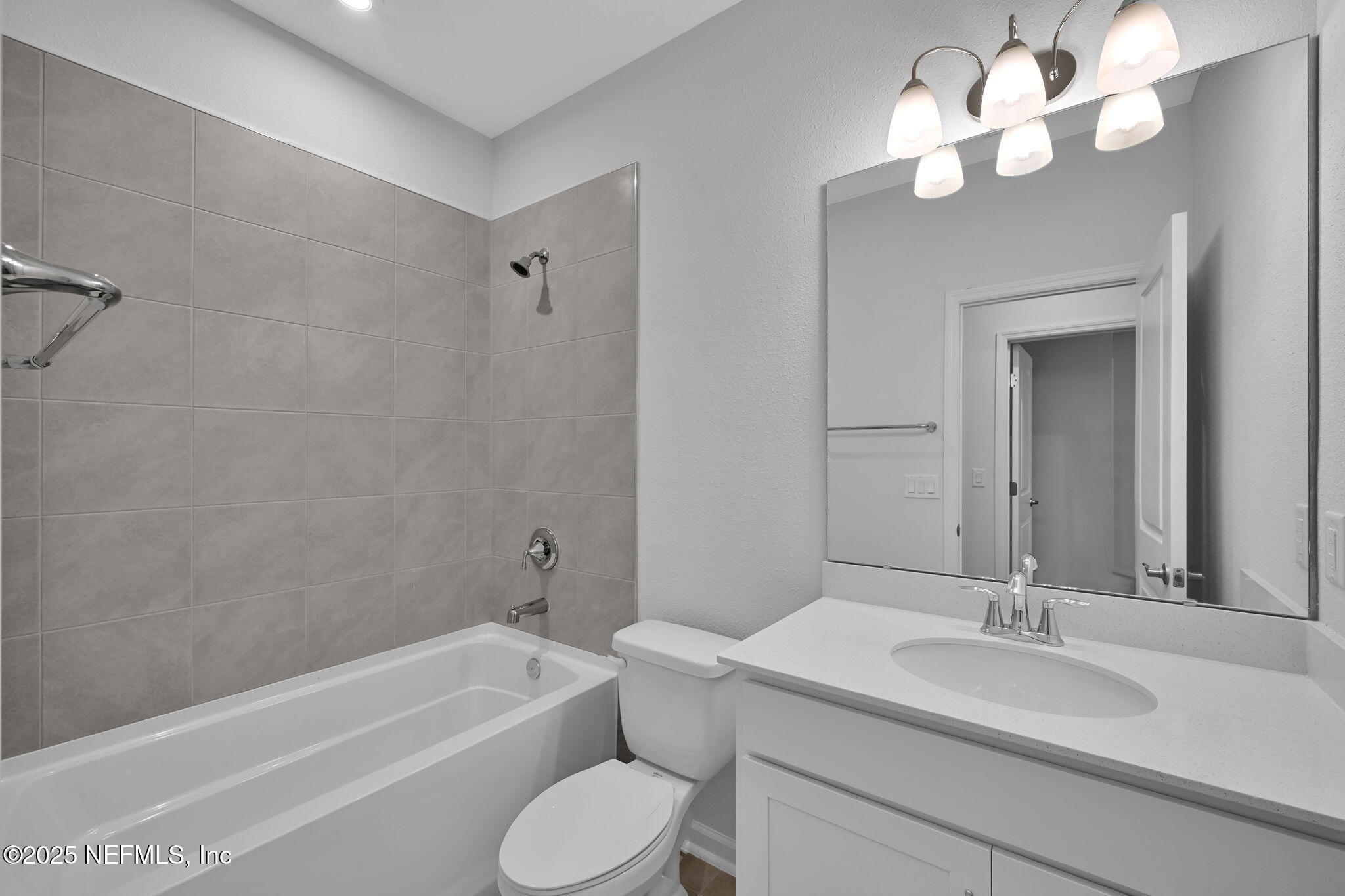 97003 Mcgirts Creek Loop Yulee, FL 32097 - Photo 30 of 40 a bathroom with a bathtub a sink and a mirror