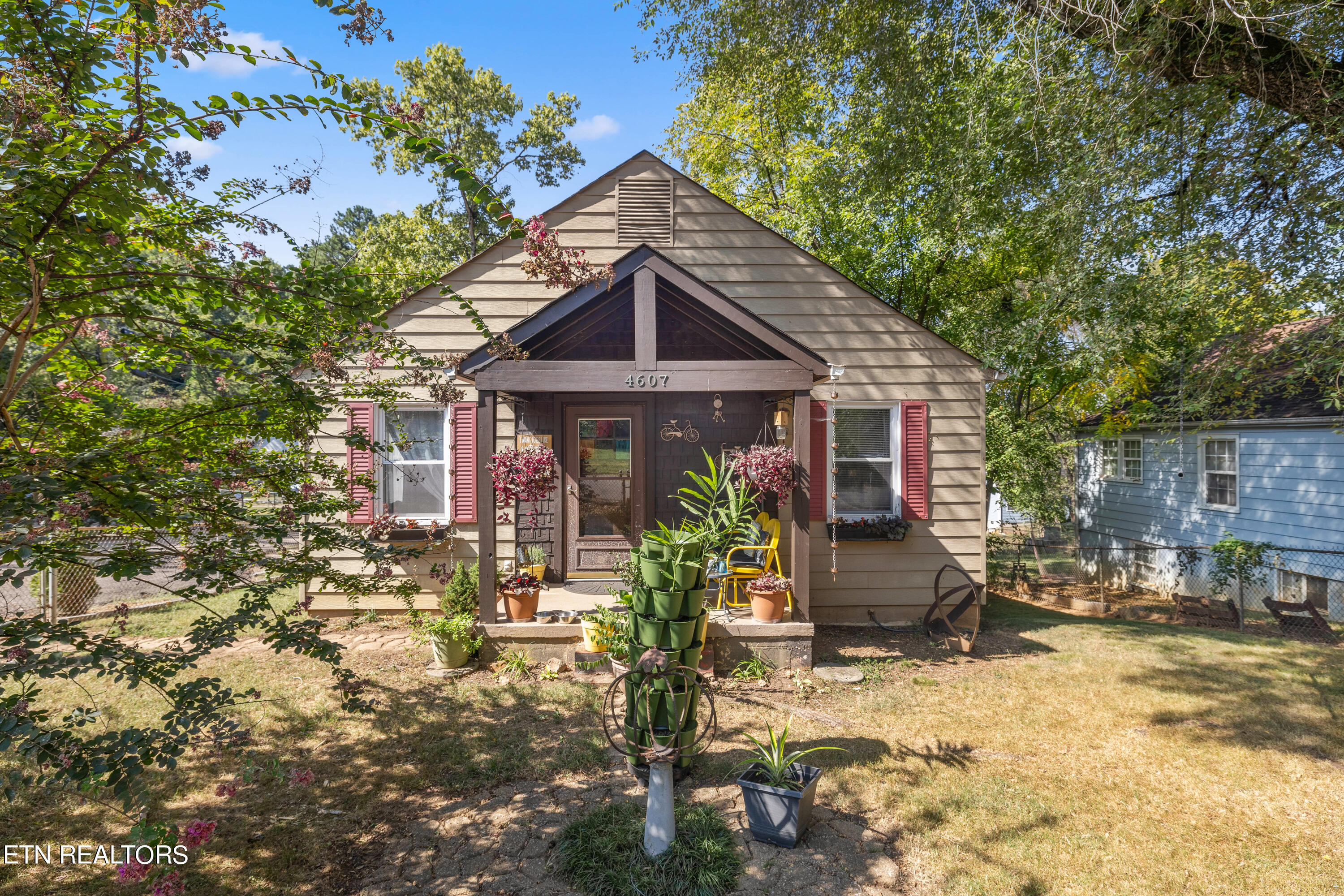 4607 Smelser Road Southwest Knoxville, TN 37920 - Photo 1 of 25 Positive Perceptions-17