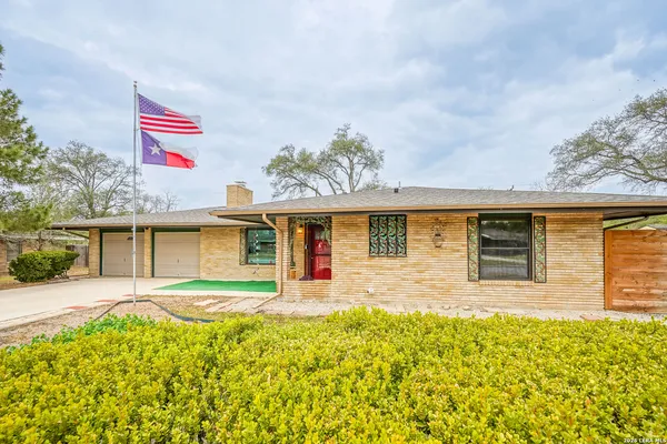 $325,000 | 245 Windcrest Drive, Windcrest, TX 78239