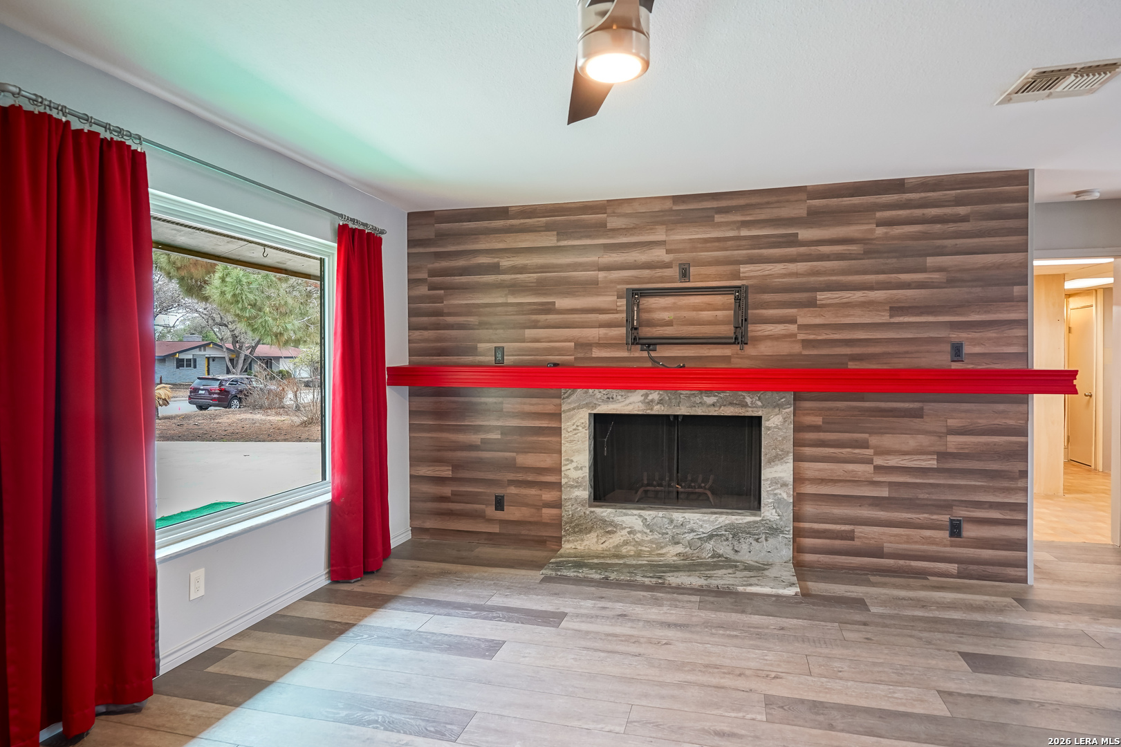 245 Windcrest Drive Windcrest, TX 78239 - Photo 9 of 50 a view of a entryway