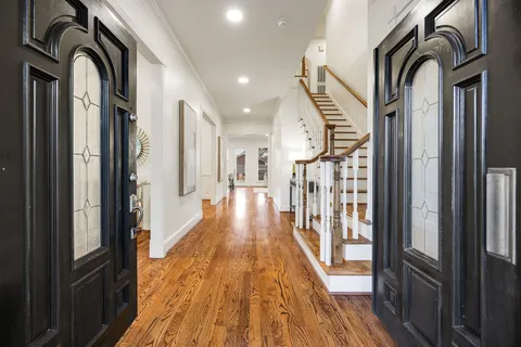 $1,250,000 | 4623 Braeburn Drive, Bellaire, TX 77401