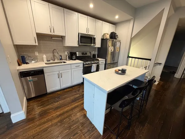 $6,900 | 781 Parker Street, Unit 1, Boston, MA 02120