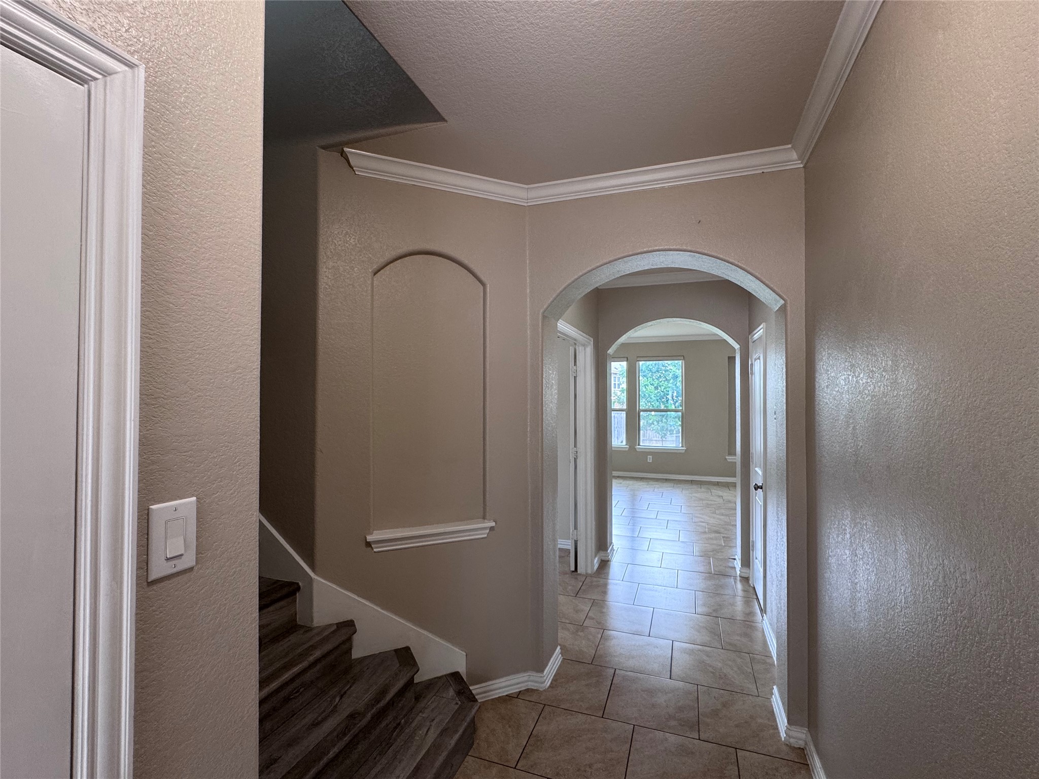 2605 Rough Berry Road Pflugerville, TX 78660 - Photo 5 of 40 Elegant crown molding and tile flooring define this inviting entry with a grand archway leading to sun-filled rooms.