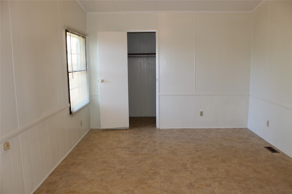 14111 South Green Hills Loop, Unit B Austin, TX 78737 - Photo 8 of 13 an empty room with windows and closet
