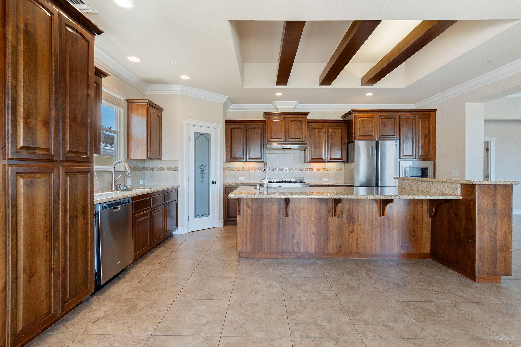 372 Stinson Loop Redding, CA 96003 - Photo 8 of 79 Kitchen