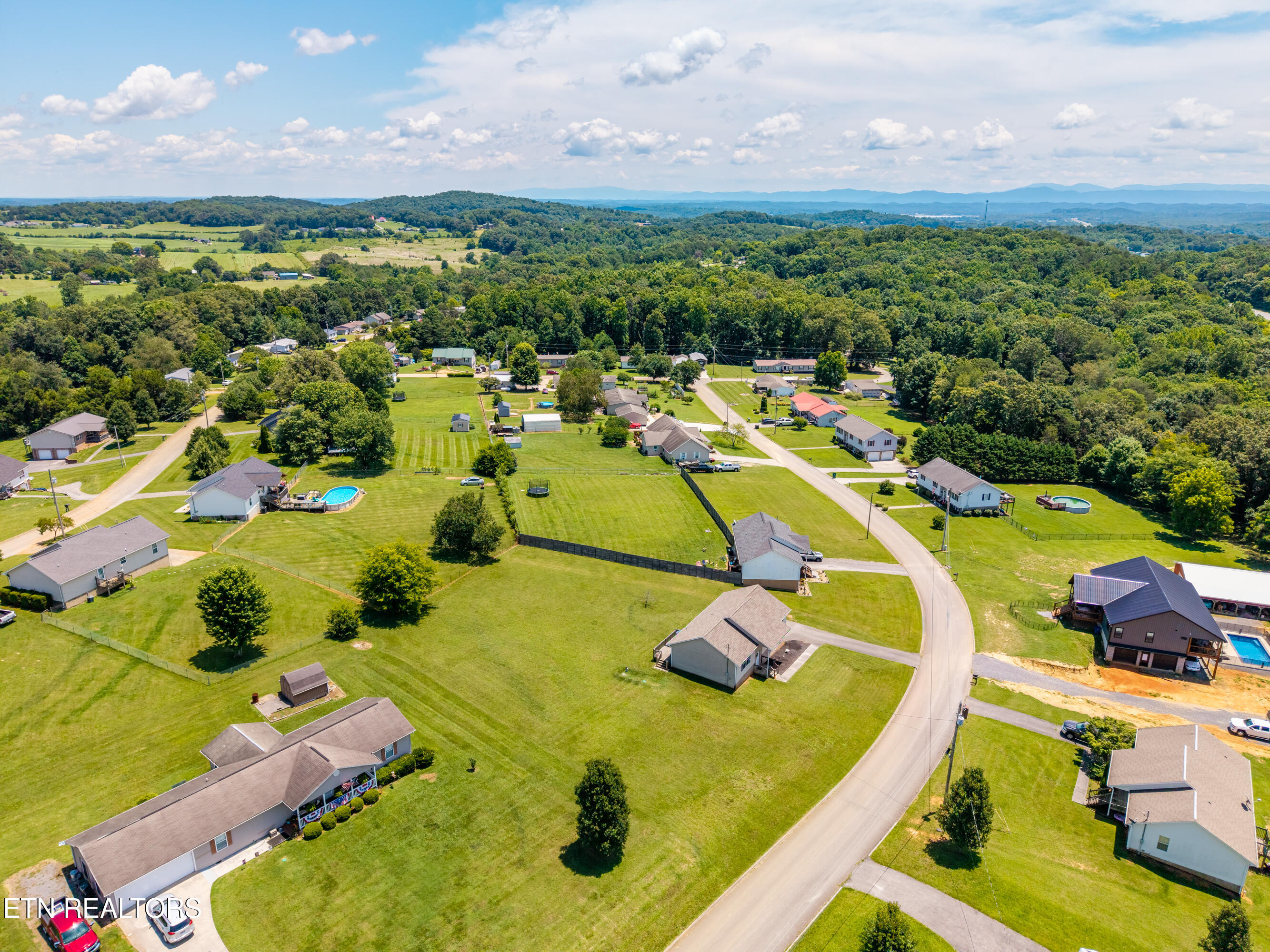 157 Ridgefield Drive Dandridge, TN 37725 - Photo 50 of 54 157RidgefieldDr-25