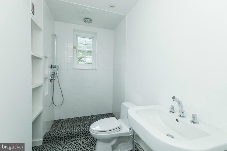214 Wendover Road Baltimore, MD 21218 - Photo 12 of 30 Bath at 1st Floor Bedroom
