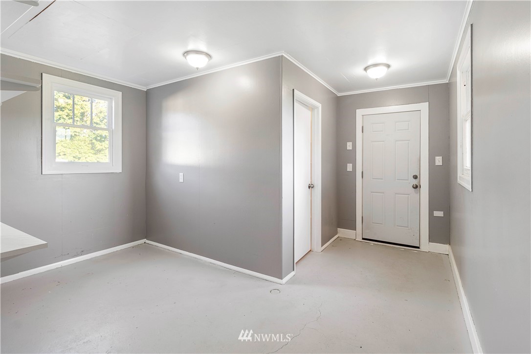 10101 James Road Southwest Rochester, WA 98579 - Photo 25 of 34 an empty room with windows and closet