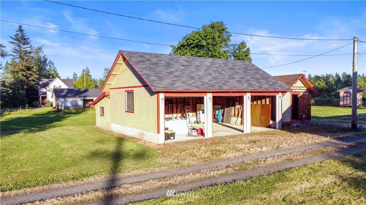10101 James Road Southwest Rochester, WA 98579 - Photo 29 of 34 a front view of a house with garden