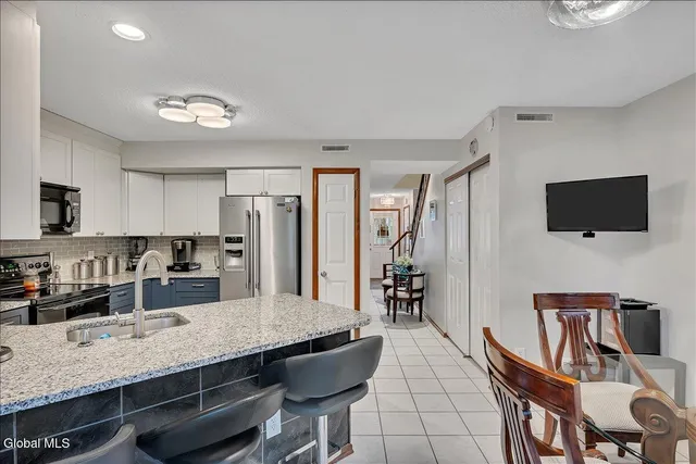 $295,000 | 15 Wilton Court, Halfmoon, NY 12065