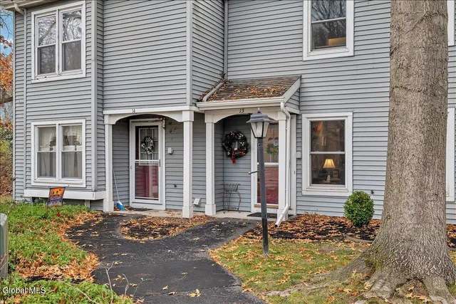 $295,000 | 15 Wilton Court, Halfmoon, NY 12065